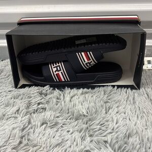 NWT NIB Tommy Hilfiger Navy Geo Logo Slides Mens 5 M or Boys Molded Sandals